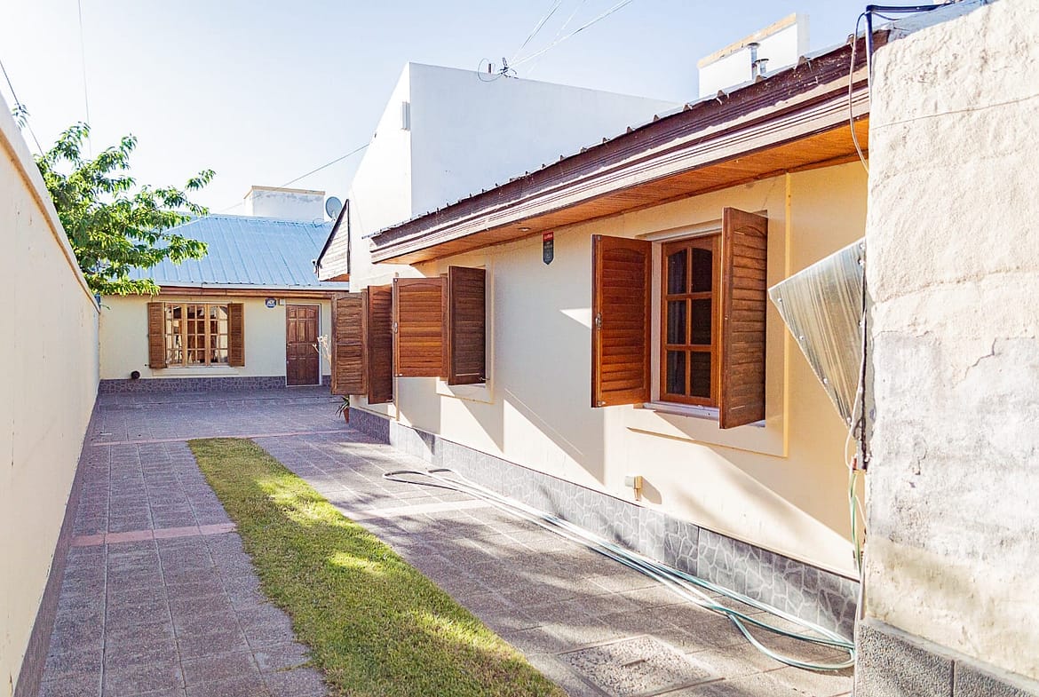 casa en venta en neuquen capital, sobre calle gregorio martinez, barrio cumelen, neuquen ciudad, patagonia argentina