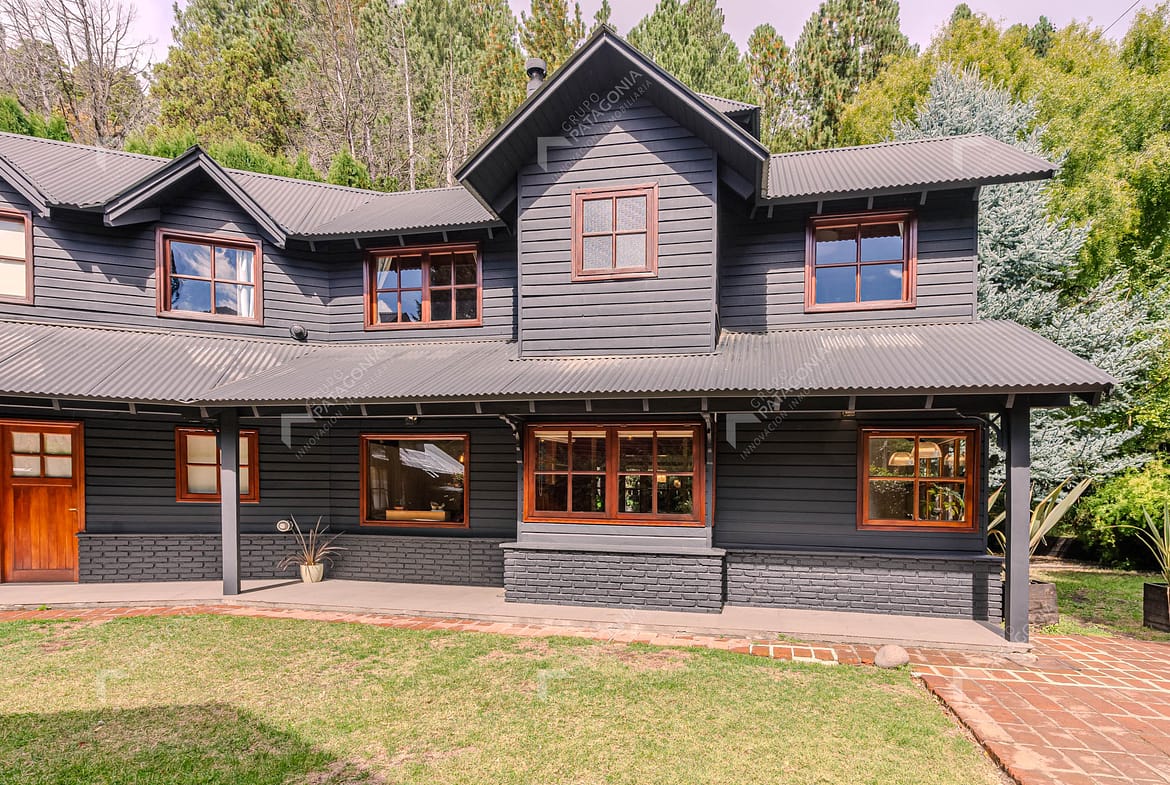 casa cabaña de 3 dormitorios en venta sobre calle rivadavia al 1200, san martin de los andes, neuquen, patagonia argentina