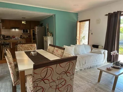 Hermosa Casa De 4 Ambientes, 3 Dormitorios Y 2 Cocheras En Venta En Villa Gesell, Costa Atlántica, Buenos Aires, Argentina